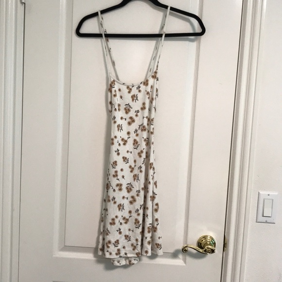 Brandy Melville Summer Bundle - Picture 2 of 6